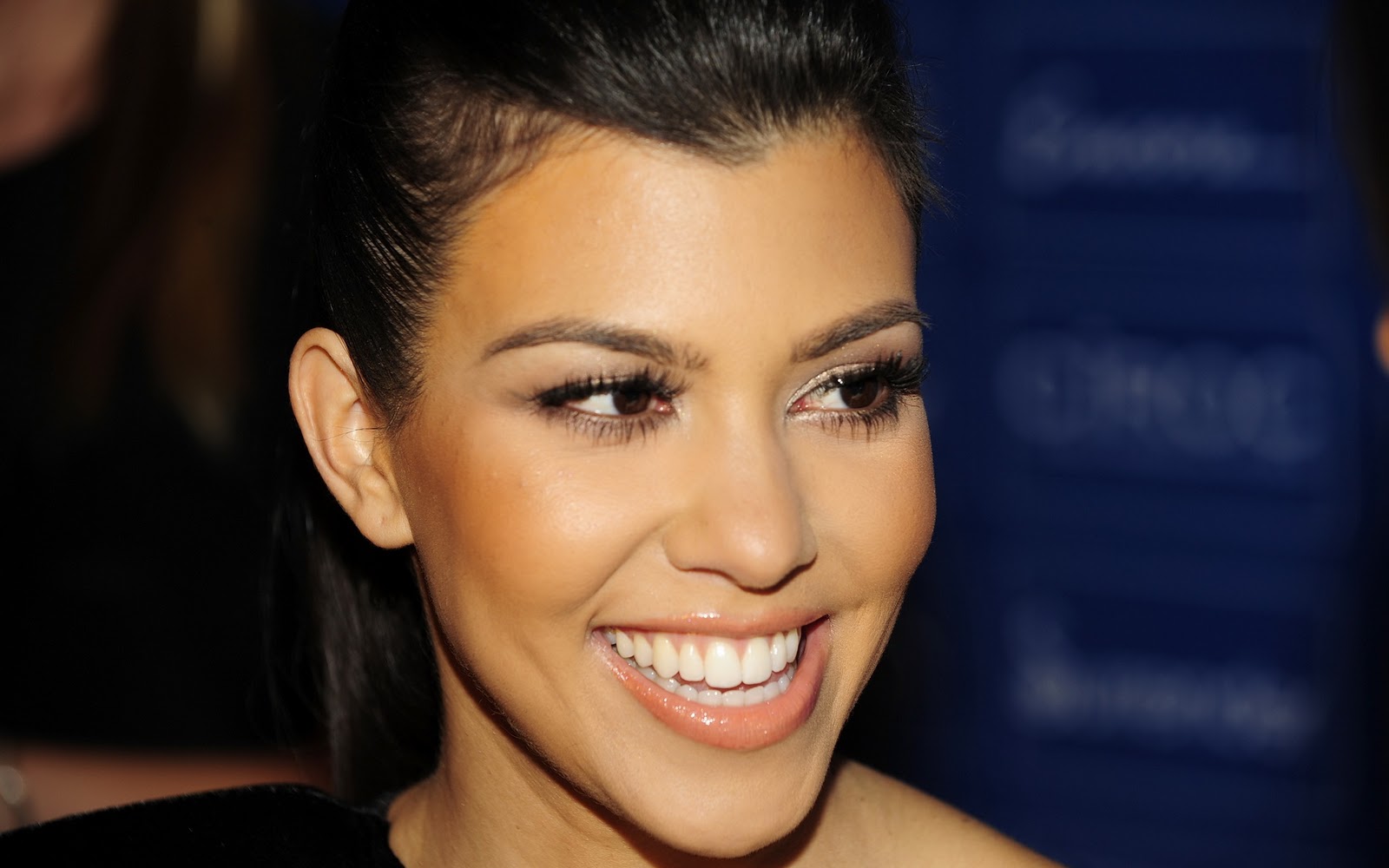 25 Glamorous Kourtney Kardashian Pictures - SloDive