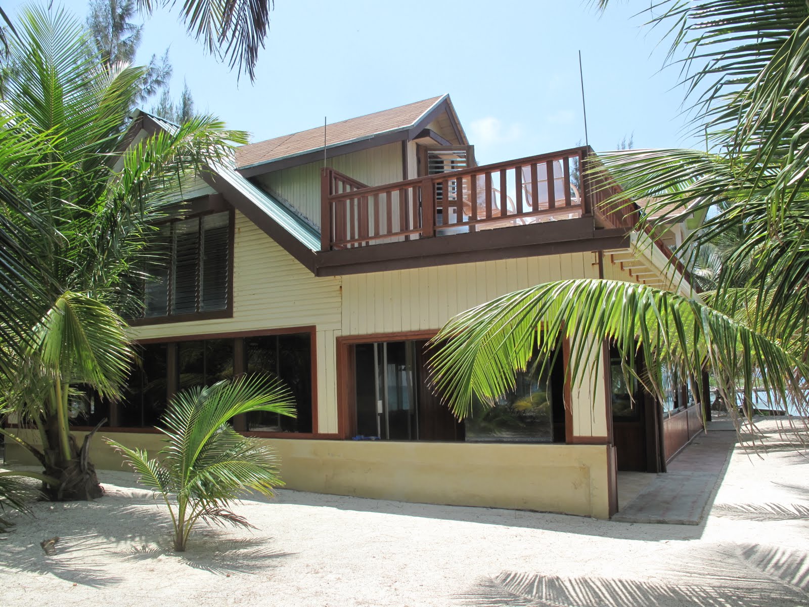 Carlito Treks Utila and Little Cay