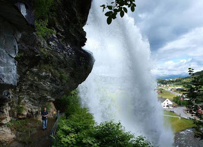 Steinsdalsfossen waterfall