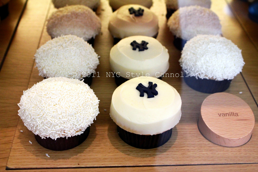 Sprinkles Cupcakes in New York City NYC, Style & a little Cannoli