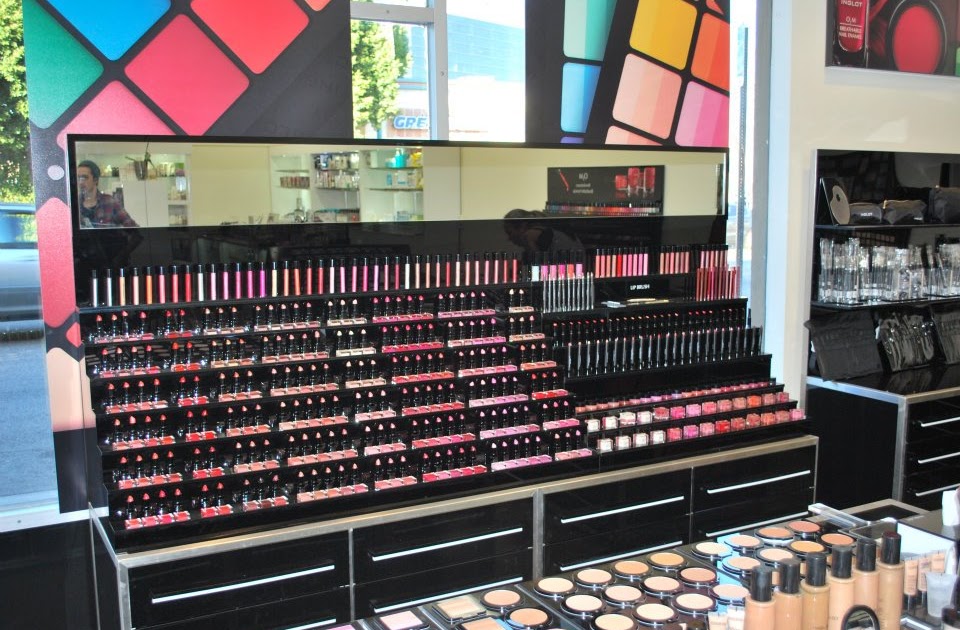 LAST LOOKS With Myke The Makeupguy Look What's New At Nigel's beauty