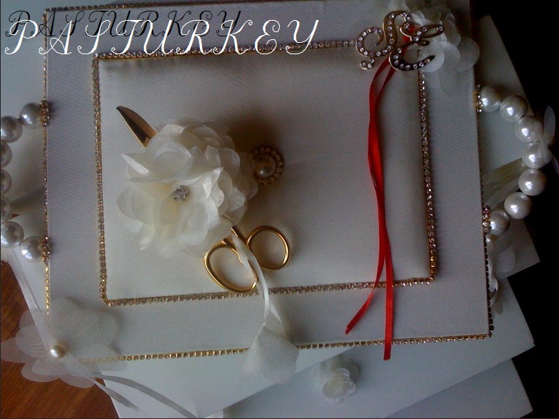 PASTURKEY SÖZ ÇİKOLATA TEPSİSİ VE RENGARENK GÜNÜN ANISINA HEDİYELİK