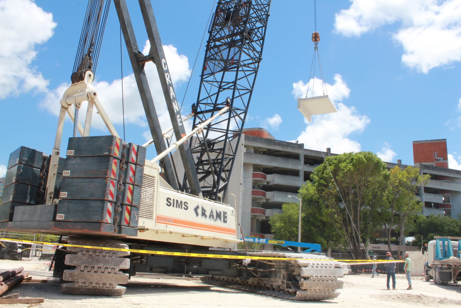 Garage Goes Up in Downtown Miami Sims Crane
