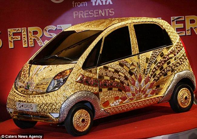 http://3.bp.blogspot.com/-9Ni_U2xwuBc/TocbM5Q_ruI/AAAAAAAAjaI/I0OJmelMZJM/s1600/Tata+Nano+Gold+Car-004.jpg