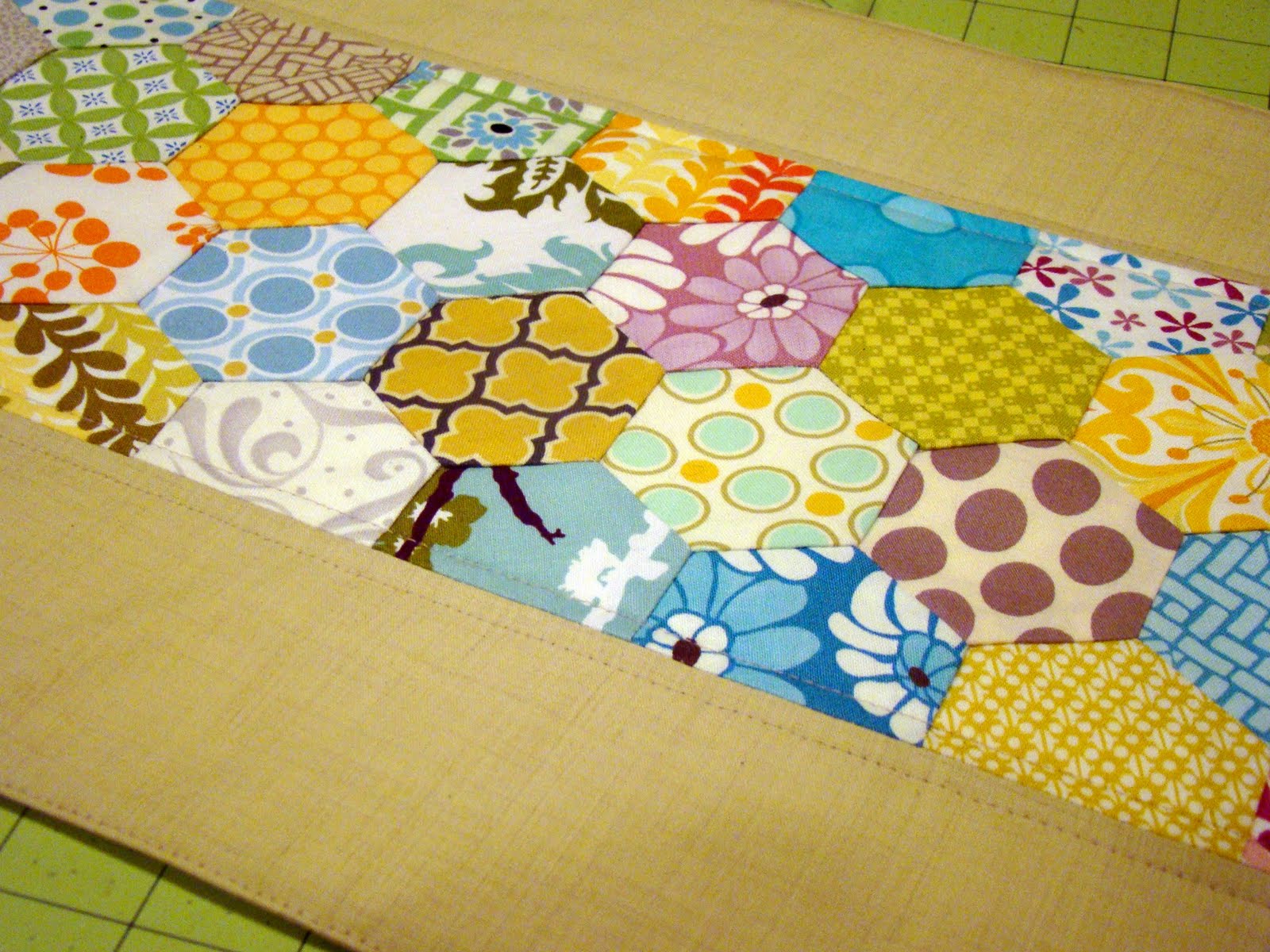 SewCraftyJess Accuquilt GO! Hexagons Placemat Tutorial