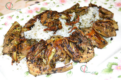 Alcachofas marinadas a la plancha con arroz.