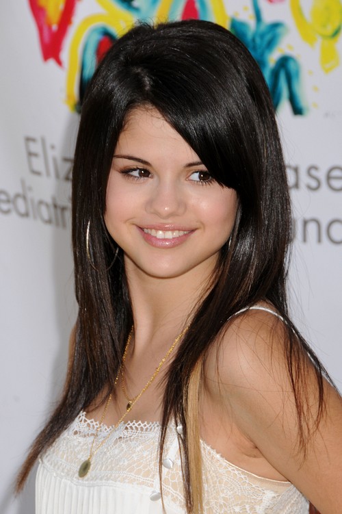 selena gomez hair short and curly. selena gomez curly hair