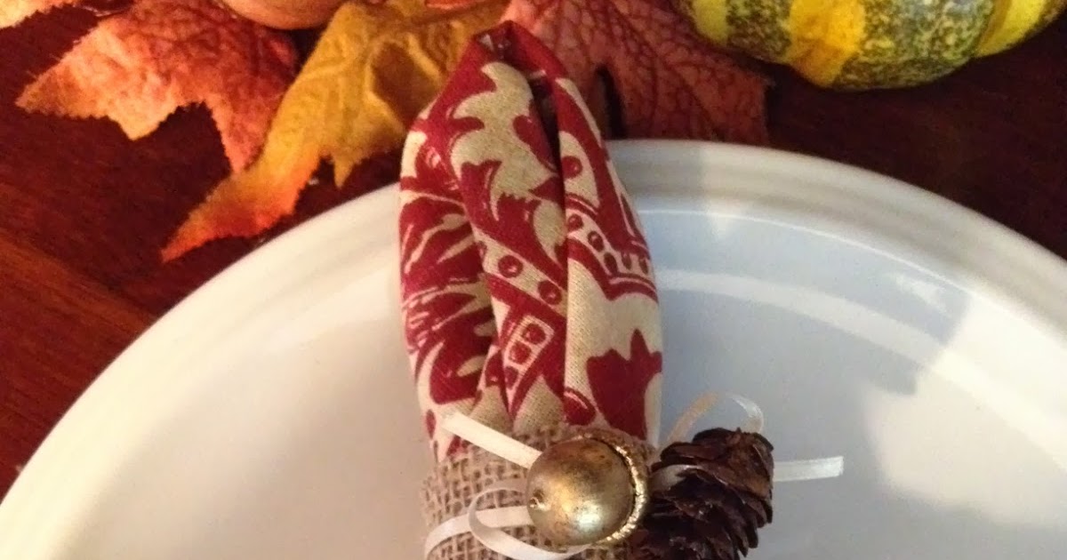 Two It Yourself DIY Napkin Holder from a toilet paper roll (Free 'Give Thanks' printable)