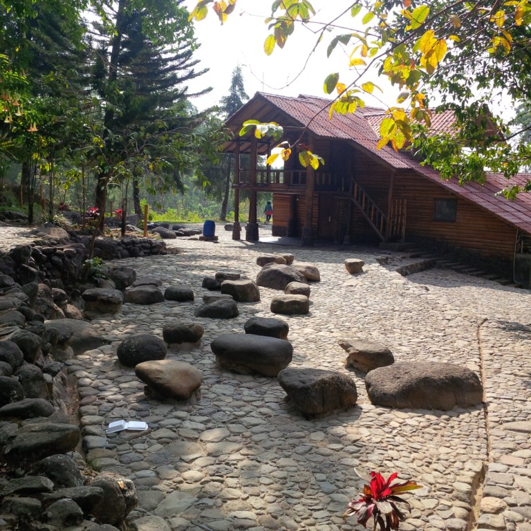 Taman Wisata Bougenville Gunung Puntang