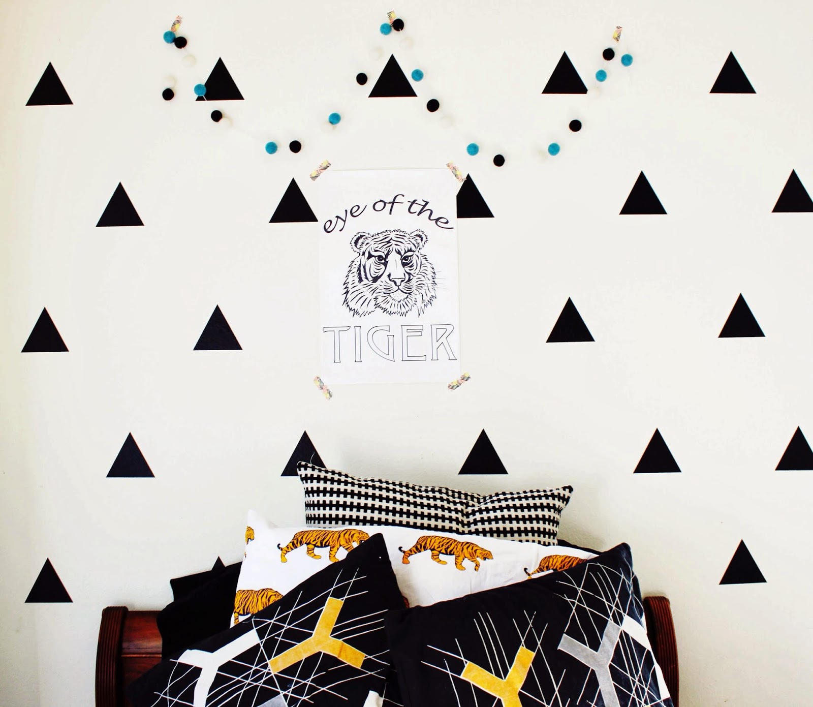 Missz326 Urban Walls Review.