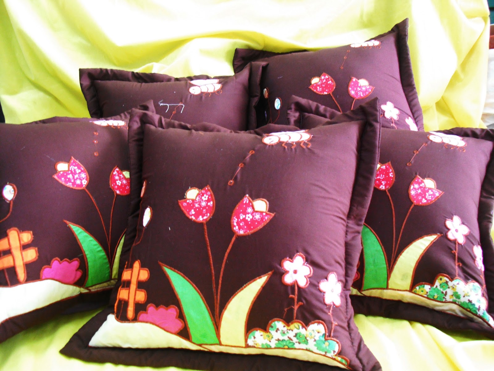 Qta Collection Kreasi Unik dari Kain sarung bantal