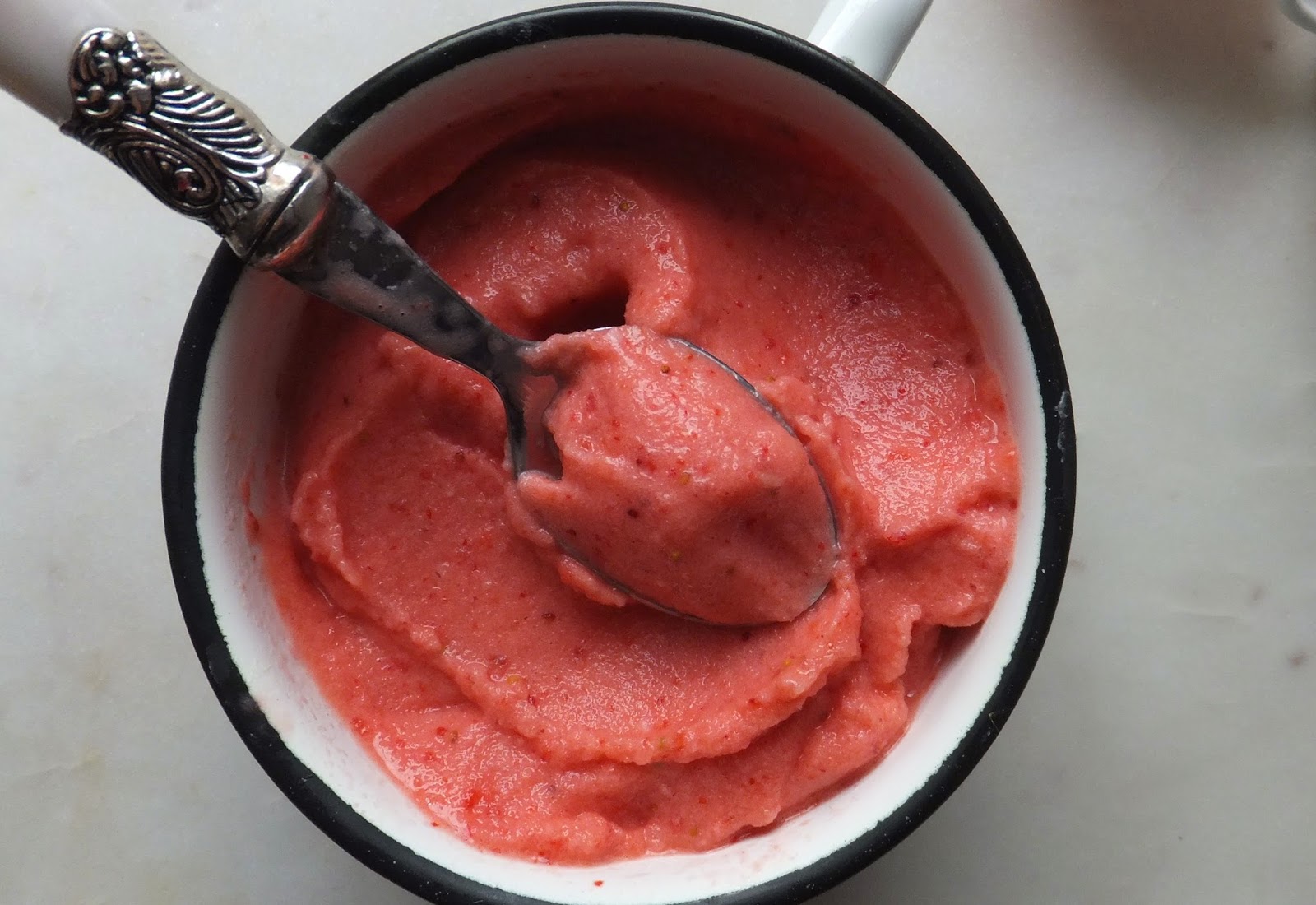 Yogur Helado De Fresa Instantáneo Sanisisísimo