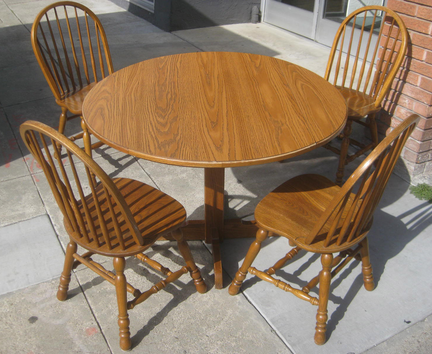 UHURU FURNITURE & COLLECTIBLES SOLD Oak Set 125