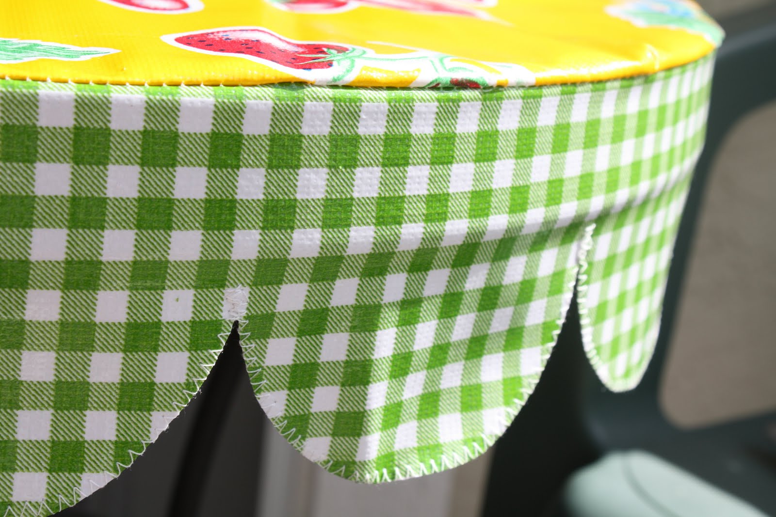 Nicole at Home Tutorial Round scalloped edged table cover