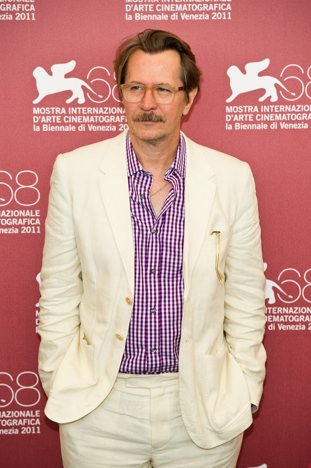 http://3.bp.blogspot.com/-9VXLy0dq99A/TncsRVe8_OI/AAAAAAAABo0/Bh2Nta2SWlw/s1600/Gary+Oldman+-+Photo+by+Ian+Gavan+-+Getty+Images+for+Jaeger+LeCoultre.jpg