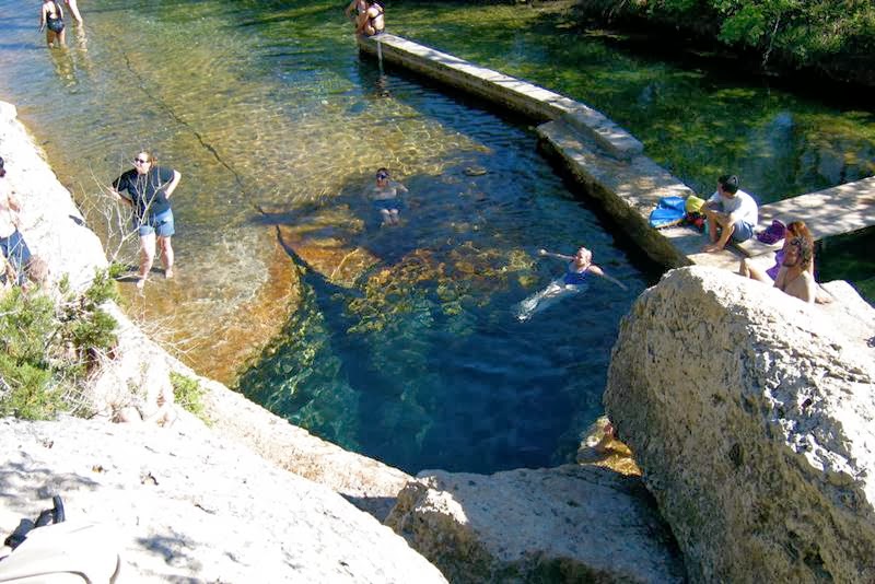 Ritebook Jacob's Well in Texas Most Popular Diving Spot