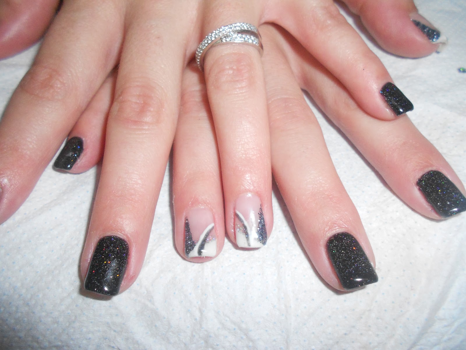 Mariagrazia Nails art nail art nero glitterato e bianco