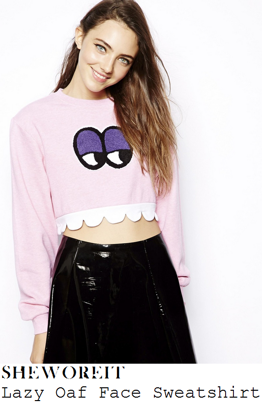 elle-fanning-pink-face-embroidered-cropped-sweatshirt-jumper-asos-magazine