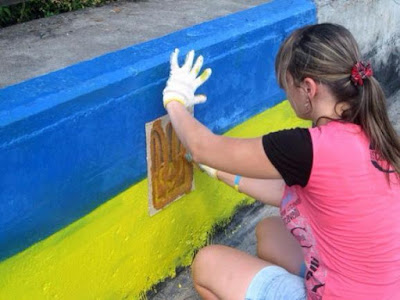 Як на окупованому Донбасі розповсюджують патріотичні листівки та графіті
