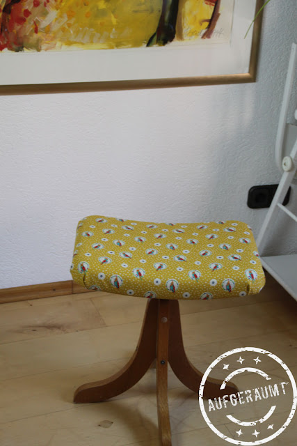 Der fertig bezogene Klaierhocker