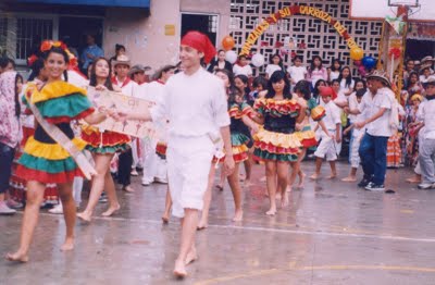 Desfile por regiones colombianas