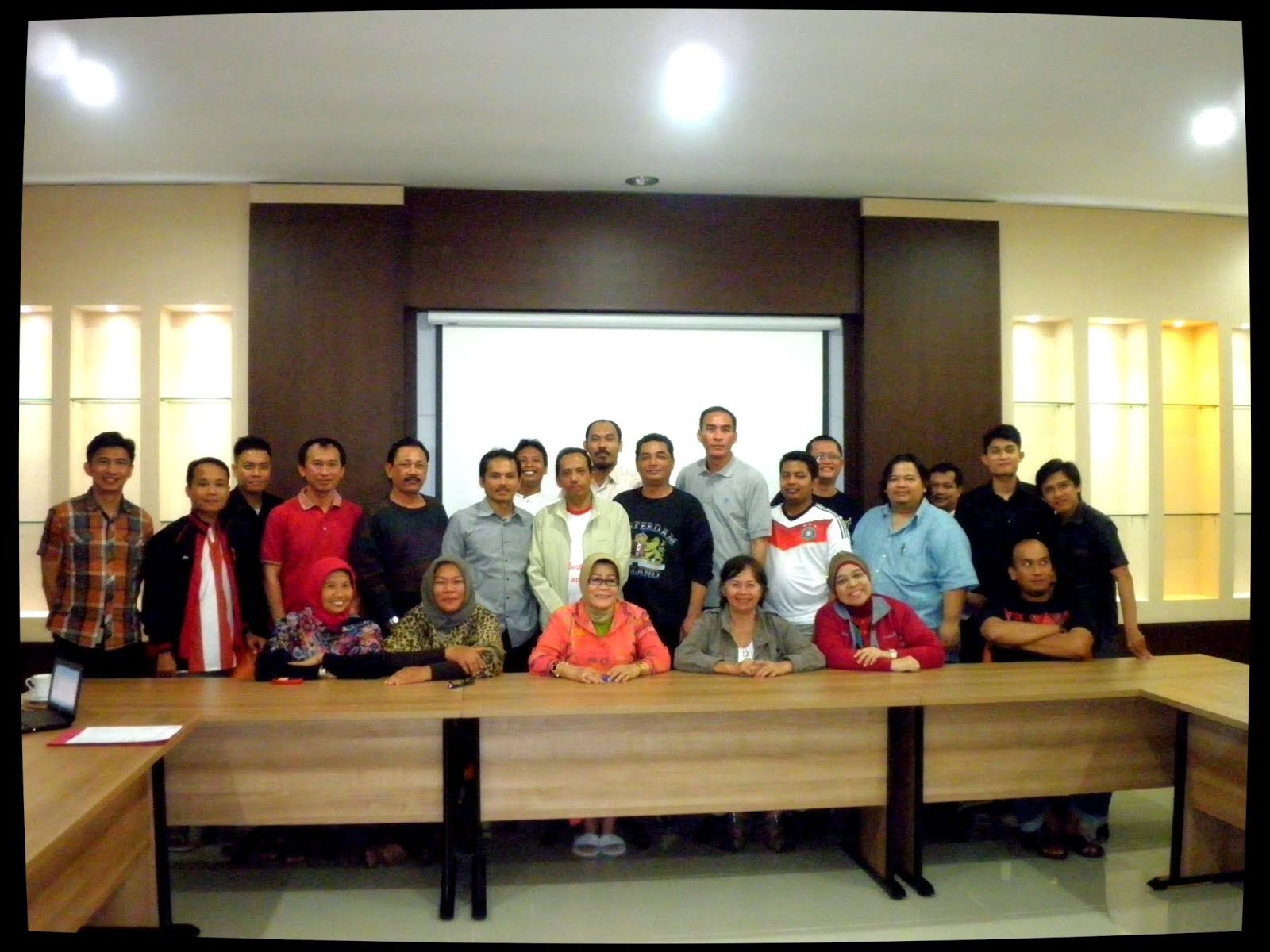 Pengurus Ikatan Alumni Fakultas Hukum Universitas Pakuan Periode 2013-2018