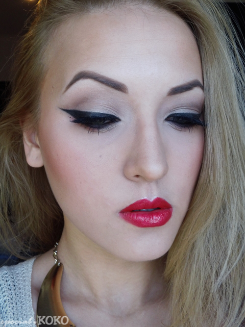 Special Koko Timeless beauty Winged eyeliner & red lips