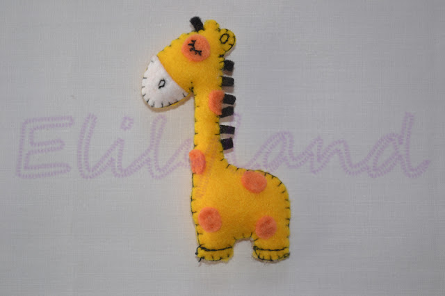Jirafa en Fieltro para Broche o Llavero