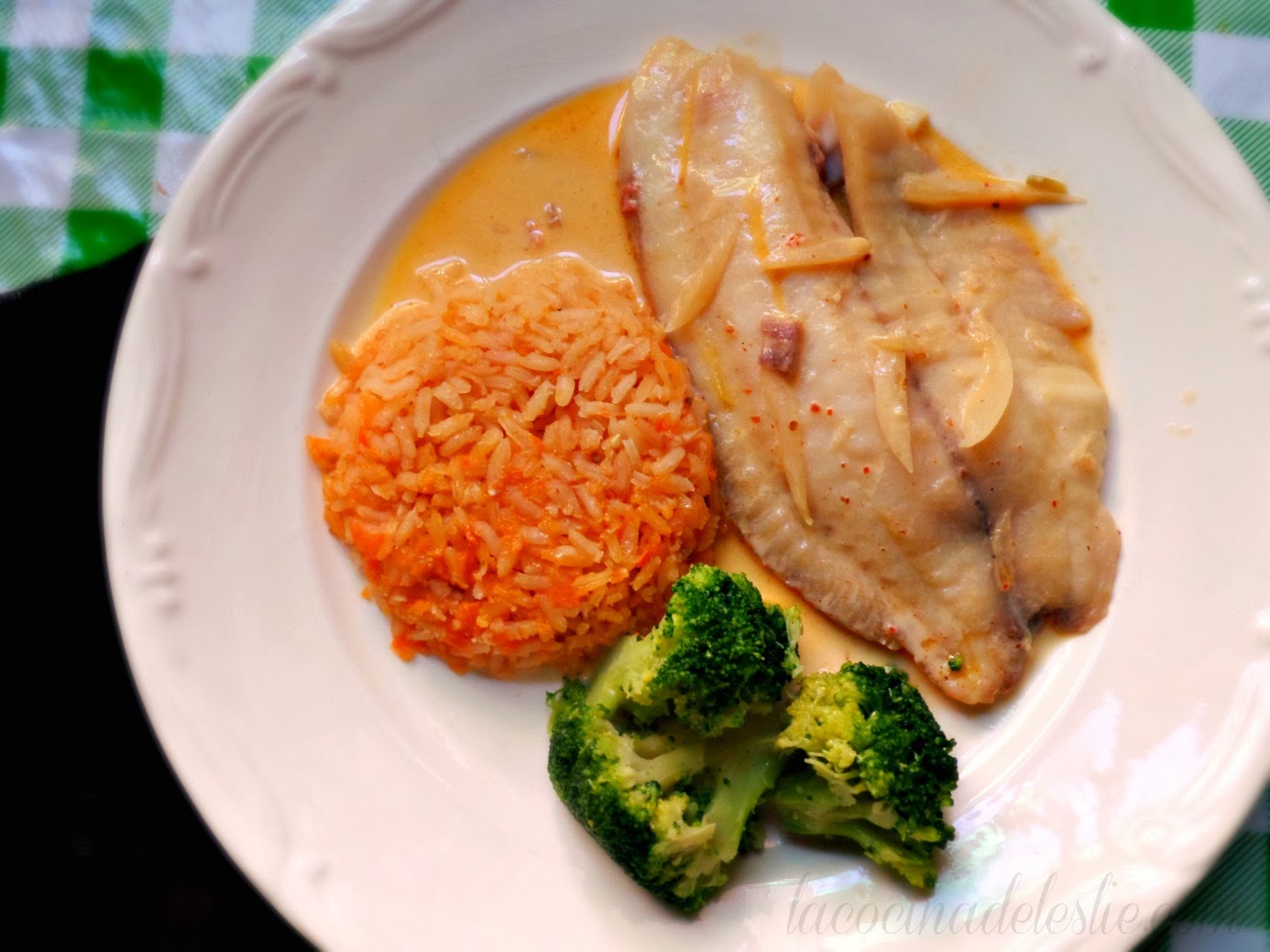 Tilapia en Salsa de Crema con Chipotle (Poached Tilapia in a Creamy