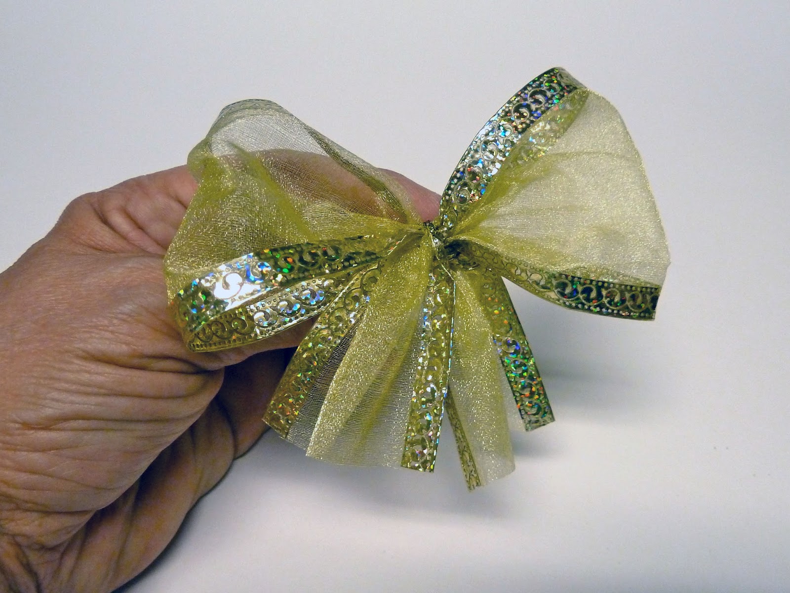 Make it easy crafts Bow tie pendant