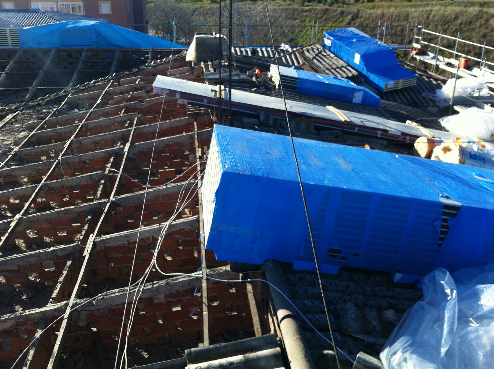 Metal y Amianto: Sustitución tejado de uralita con amianto por panel