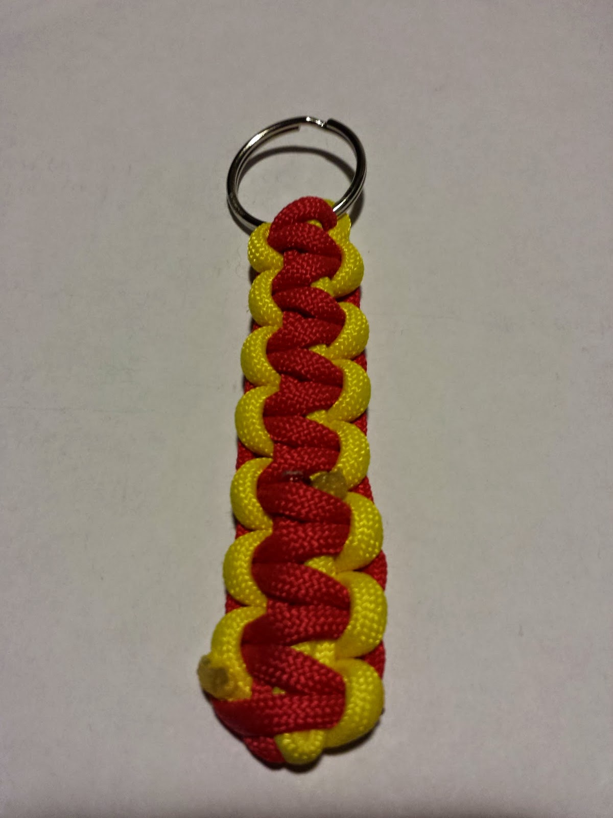Pintsized and Simple DIY Paracord Zipper Pull/Keychain Tutorial