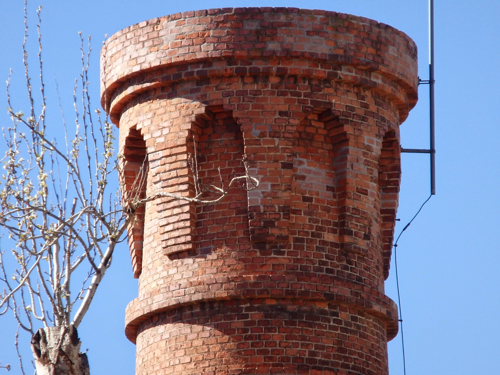 MadridMetropolis - Detalles de Madrid: Chimeneas olvidadas de Madrid