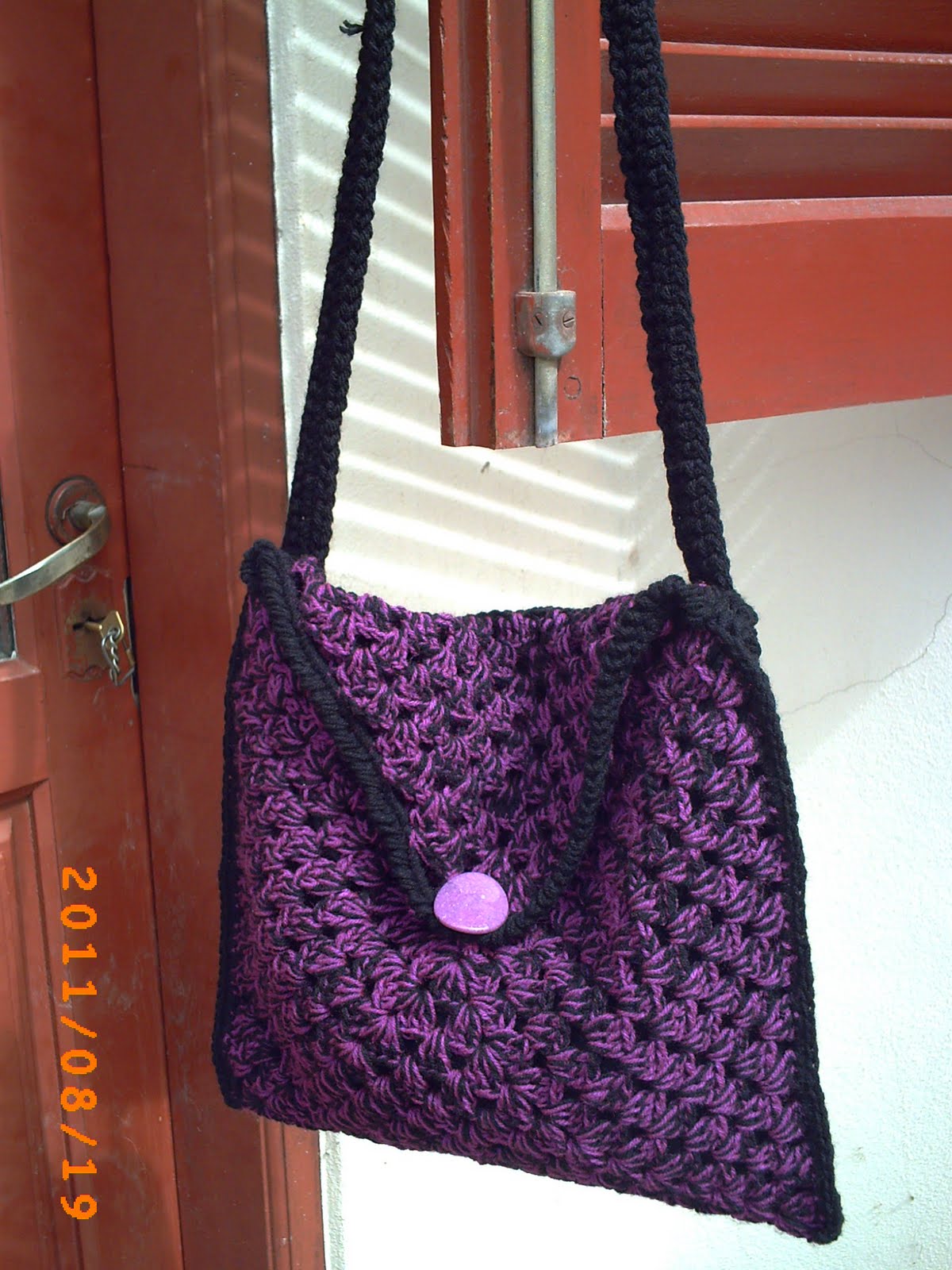 http://3.bp.blogspot.com/-9eVL30L6nw4/TlWRff5ButI/AAAAAAAACng/rSgZnlEyiq4/s1600/cartera%20matizada%20lila.JPG