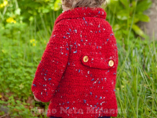 alt="tweed, crochet coat, toddler, wood buttons, overcoat, casaco em crochet, criança, botões de madeira, sobretudo"
