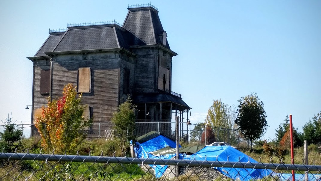 travel writer bates motel
