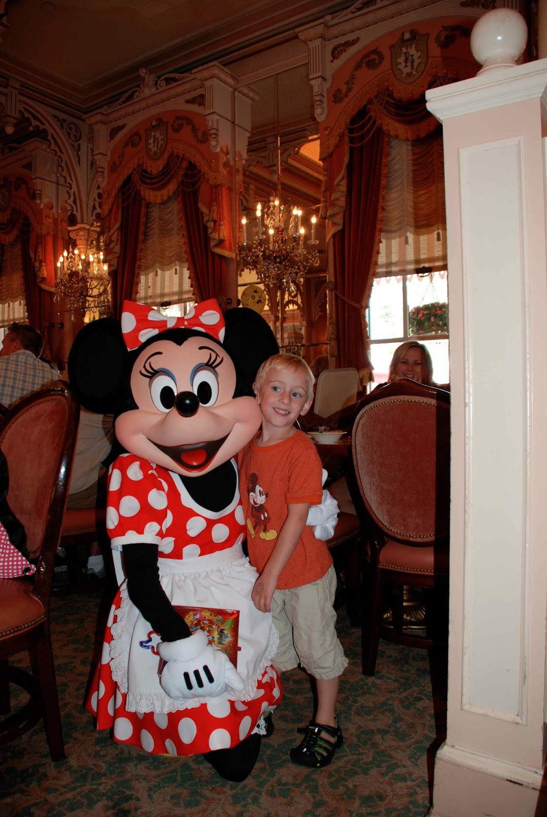 DisneyDaniel's Tips and Tricks Plaza Inn Restaurant with Minnie and