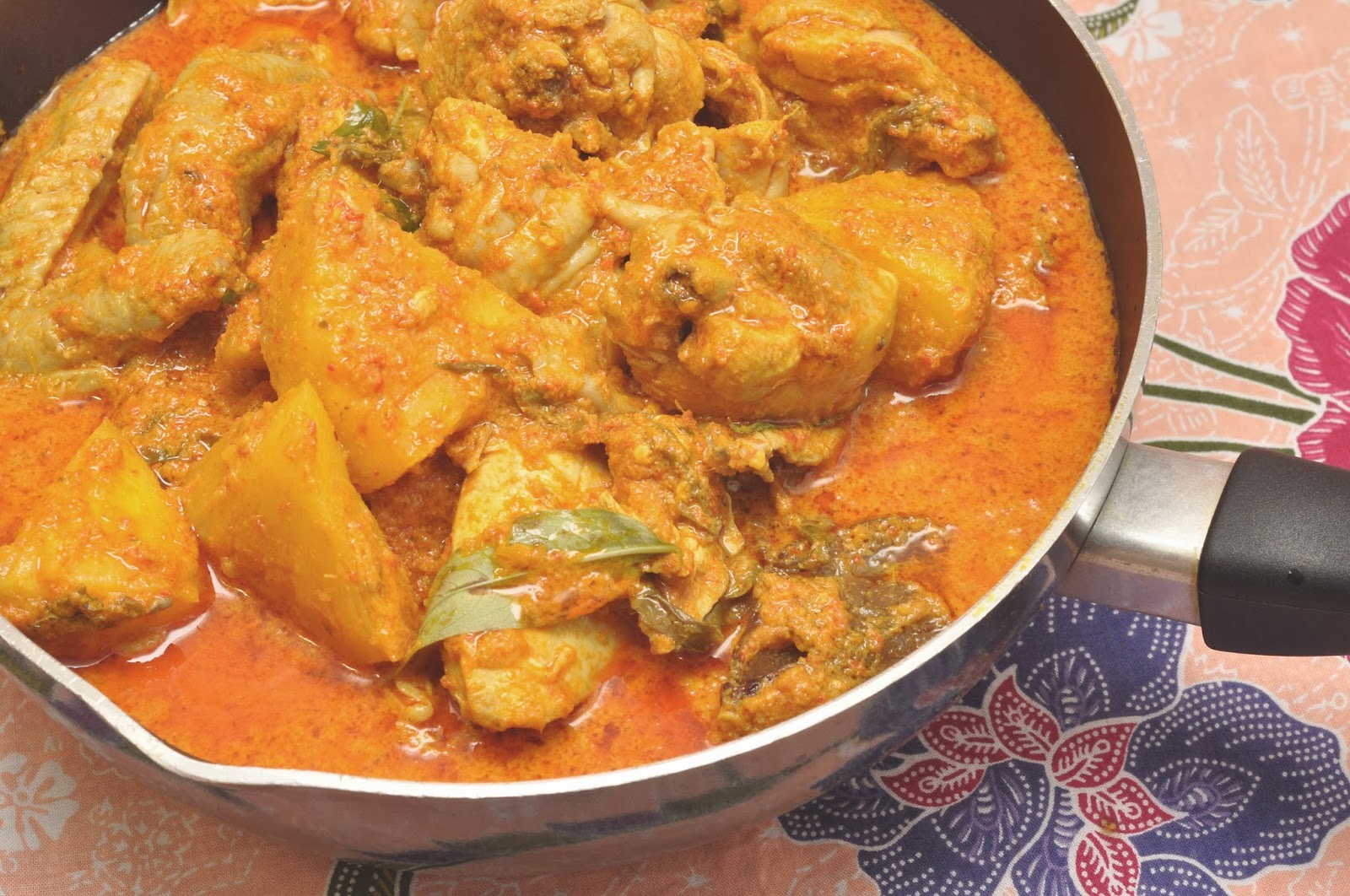 Veronica's Kitchen Curry Chicken with Pineapple 黄梨咖哩鸡