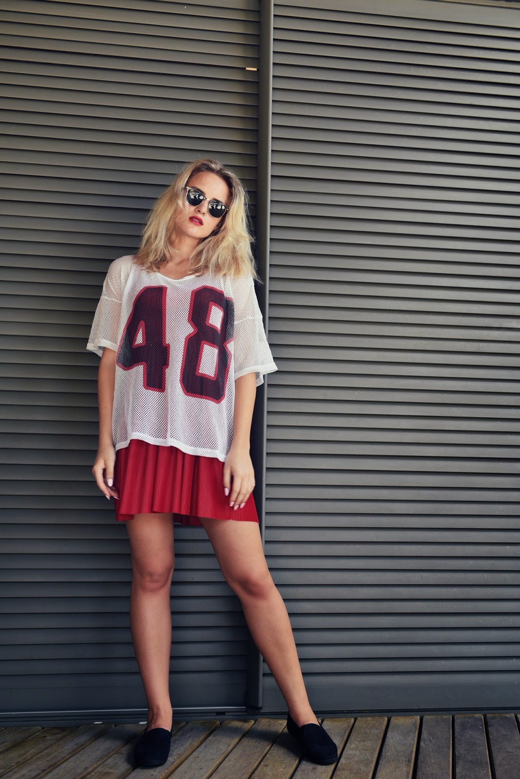 red lipstick n' dress