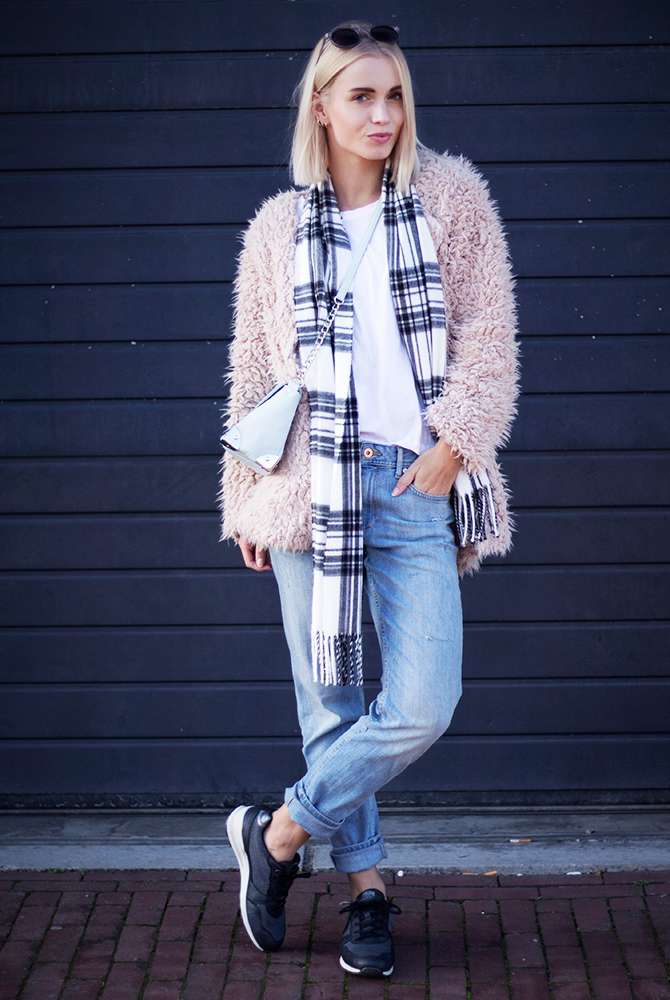 Fashion Attacks outfit ootd bright look Ecco sneakers Fashion Attacks outfit ootd bright look Ecco sneakers