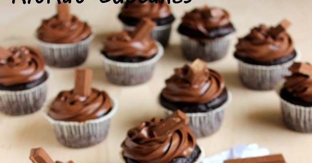 Kit Kat Cupcakes - Crumbs and Corkscrews