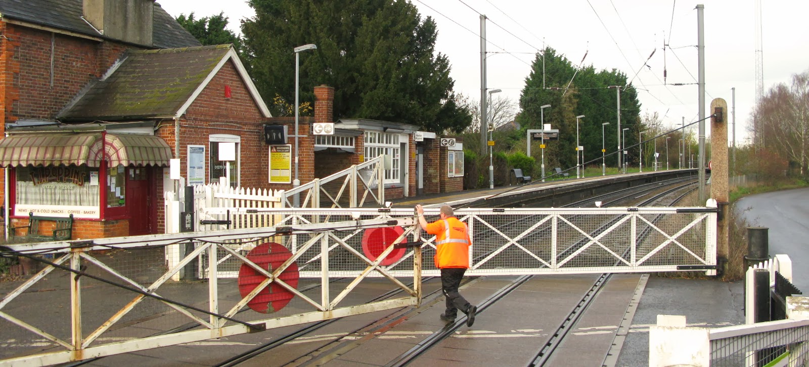 LONDON INTELLIGENCE: Level Crossing Safety, Network Rail apology, Mark
