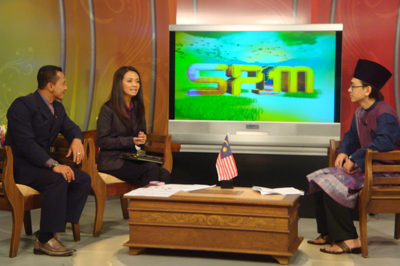 Baju Moden Kontemporari