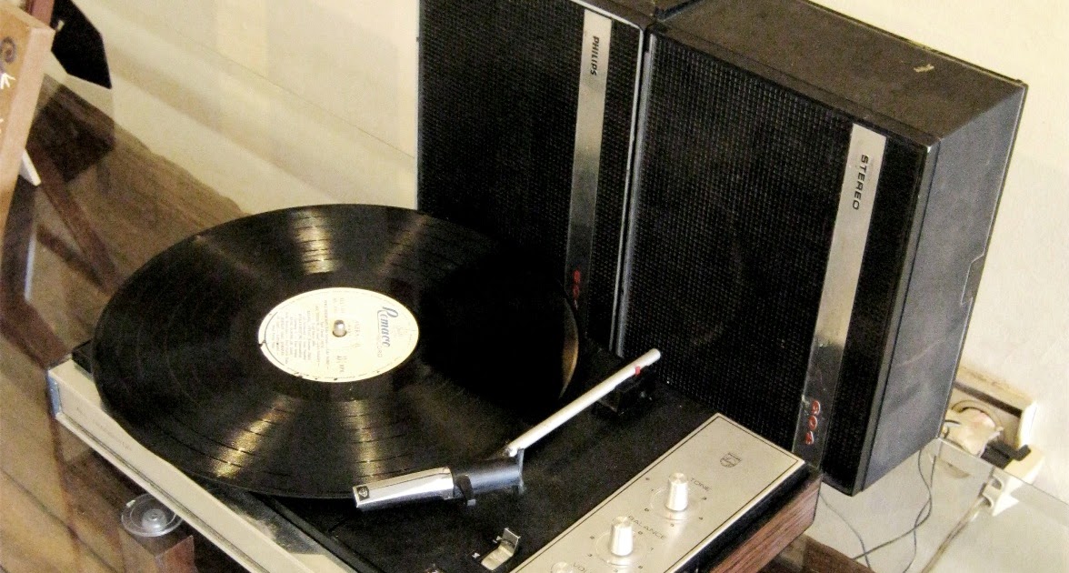 TOKO BARANG ANTIK Dijual Pemutar Piringan Hitam Portabel merk Philips