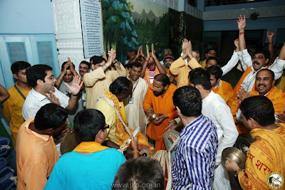 Guru Poornima 2012 with Jagadguru Kripaluji Maharaj at Barsana Dham