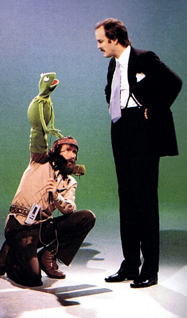 Pictures+of+Behind+the+Scenes+with+the+Muppets,+c+(23).jpg