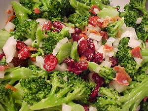 Salade de brocoli, de canneberges et bacon