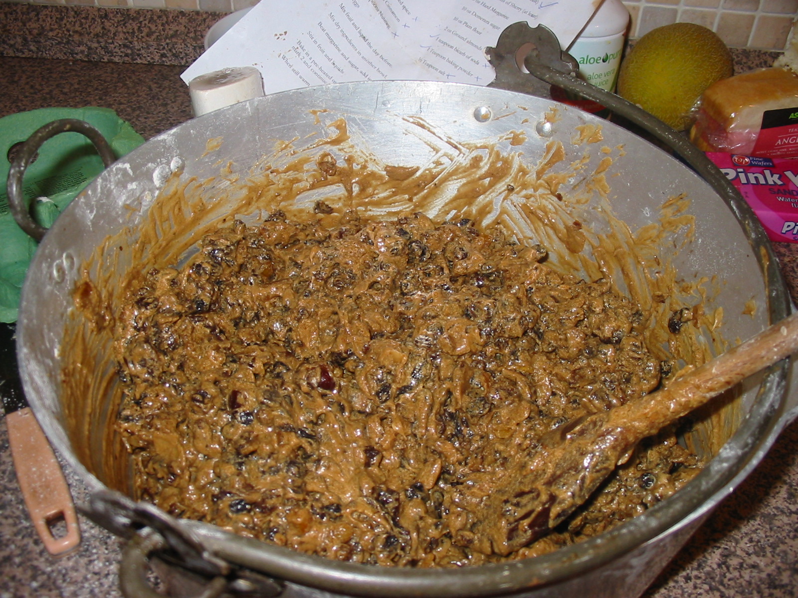 Vicki's Floral Art and Design Work: Making the Christmas cake