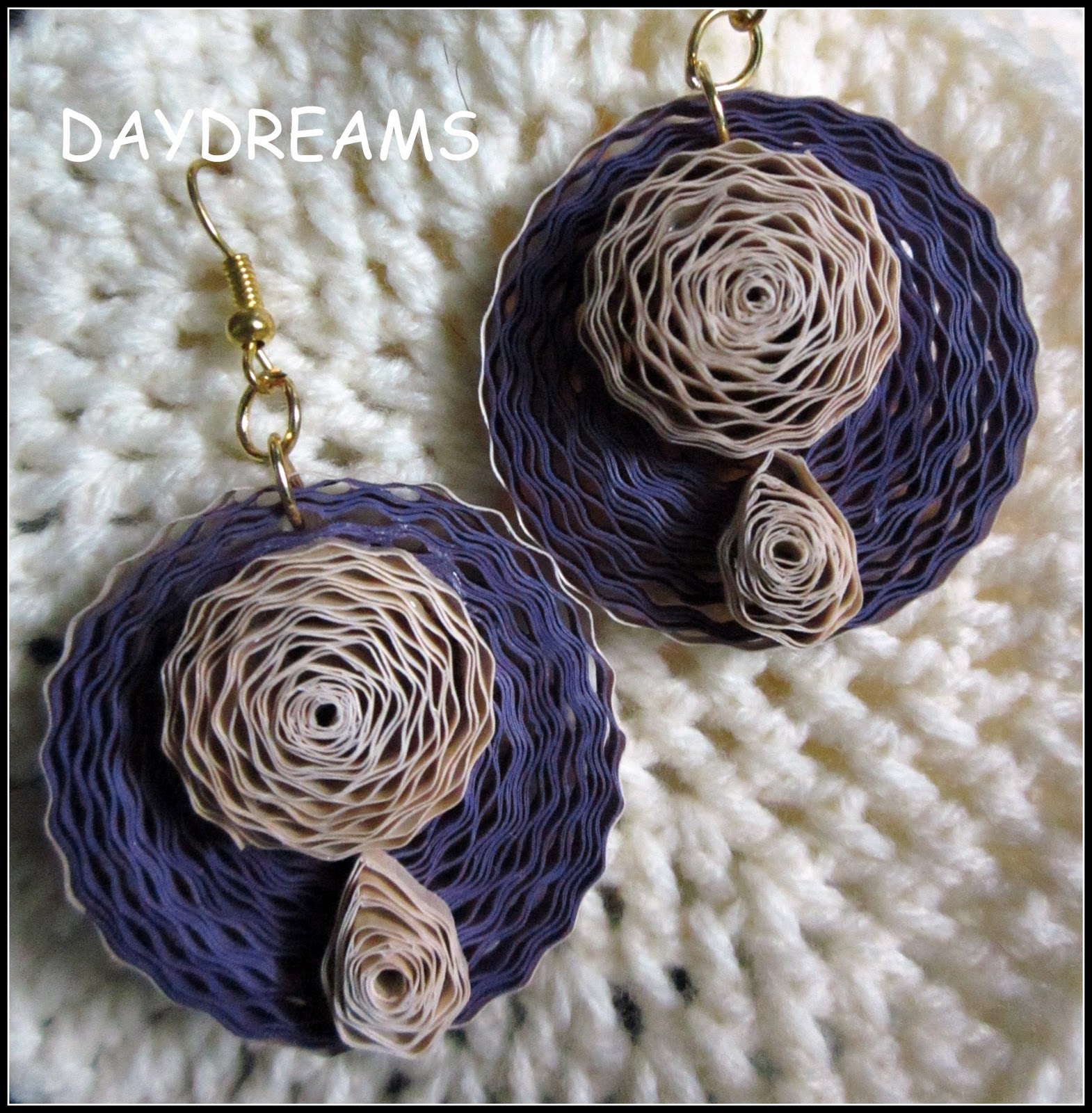 DAYDREAMS Quilled earrings and a flower