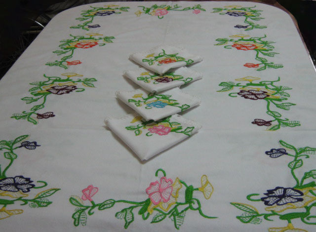 Featured image of post Dibujos Para Bordar Manteles A Mano